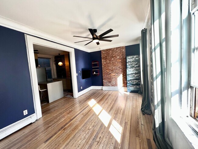 Building Photo - 712 Willow Ave