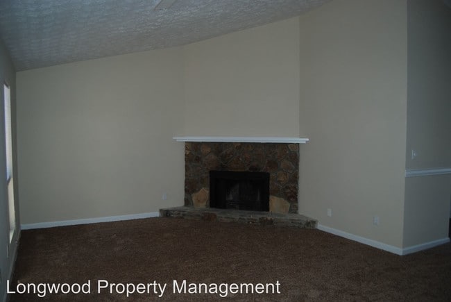 Foto del edificio - 720 Hairston Crossing Ct