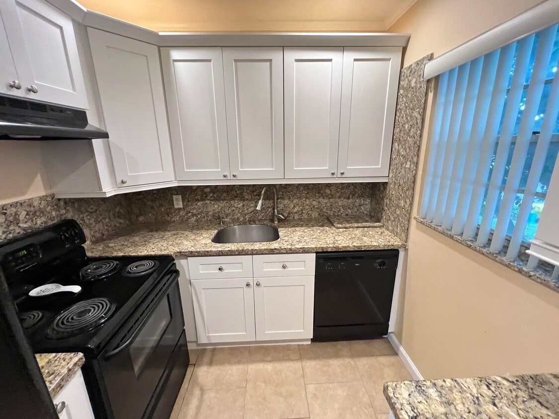 Primary Photo - 133 Salisbury E