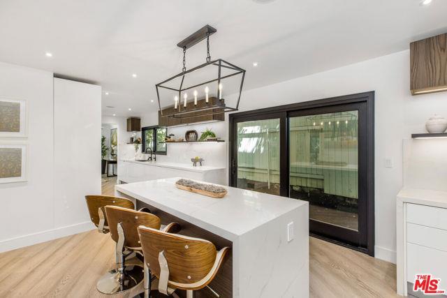 Foto del edificio - 1805 Coldwater Canyon Ln