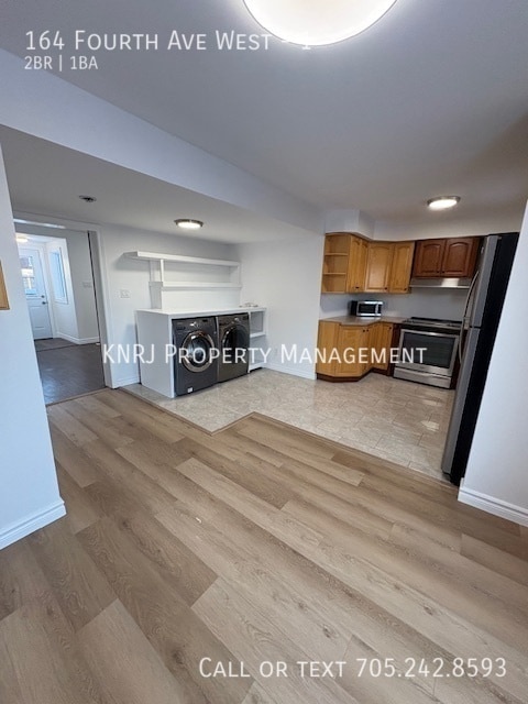 Building Photo - Large Two Bedroom Apartment with Yard