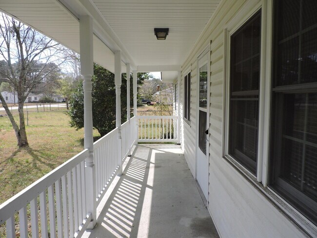 Building Photo - 108 Fairview St