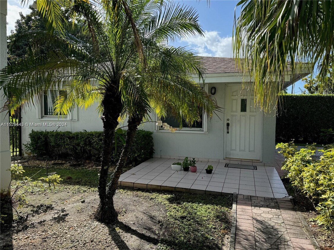 Foto principal - 8200 SW 92nd St