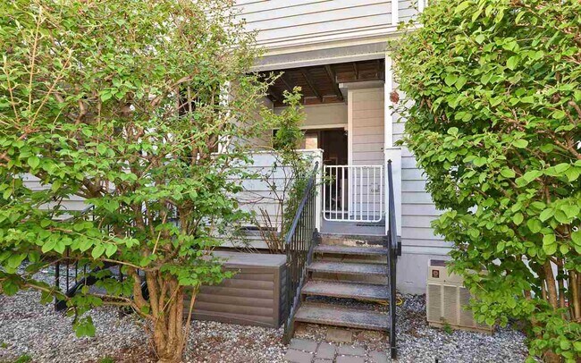 Building Photo - 784 Spinnaker Ct