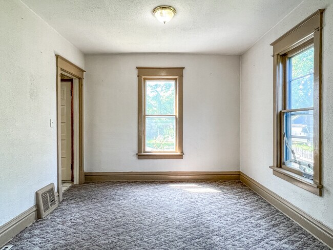 Foto del edificio - 1819 Fitch Ave
