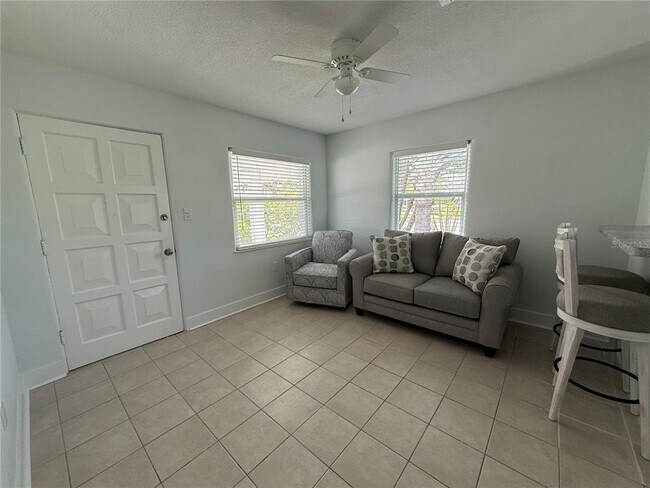 Building Photo - 14402 N Bayshore Dr