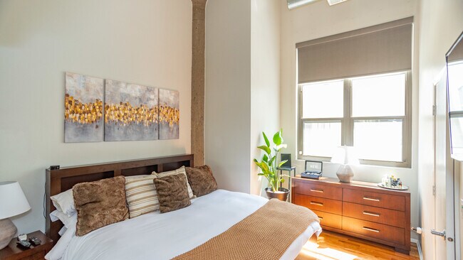 Building Photo - 758 N Larrabee St