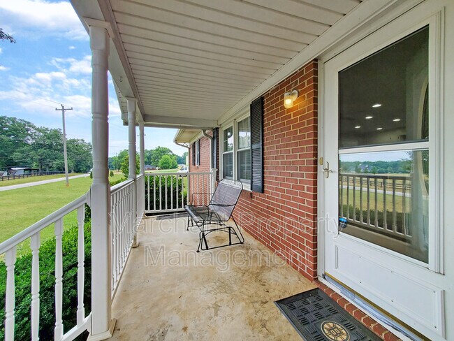 Foto del edificio - 1367 Jonesville Rd