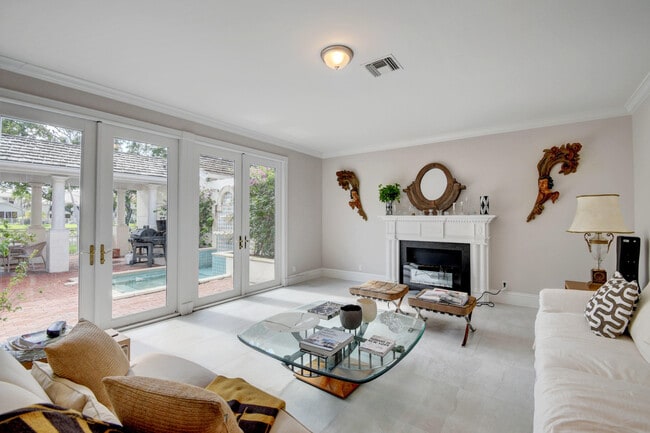 Building Photo - 5848 NW 39th Ave