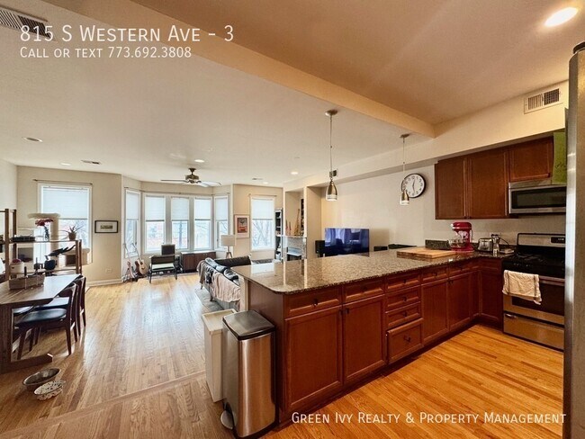 Foto del edificio - 815 S Western Ave