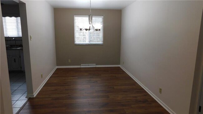 Building Photo - 3025 Phillip Dr