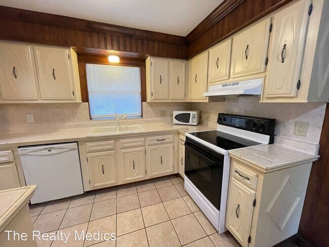 Building Photo - 3 br, 2 bath House - 1415 Guinevere Dr