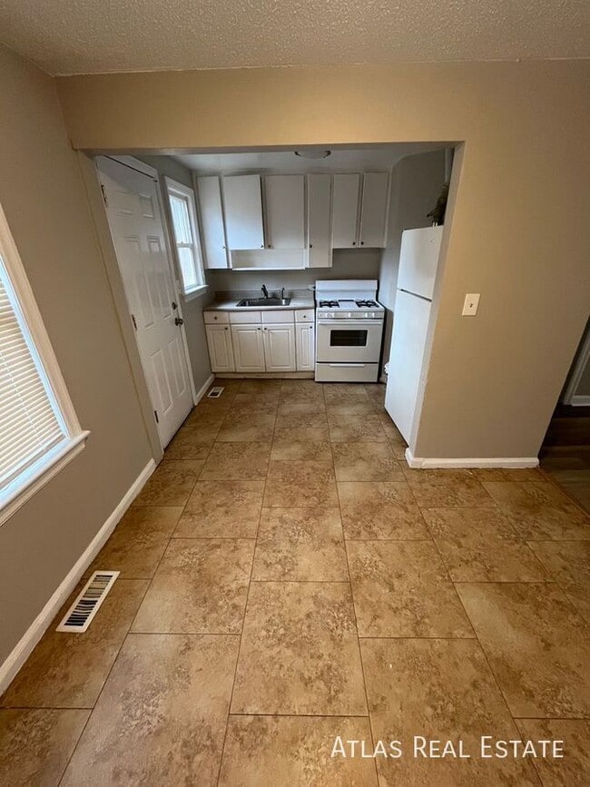Building Photo - 7367 Oneida Dr