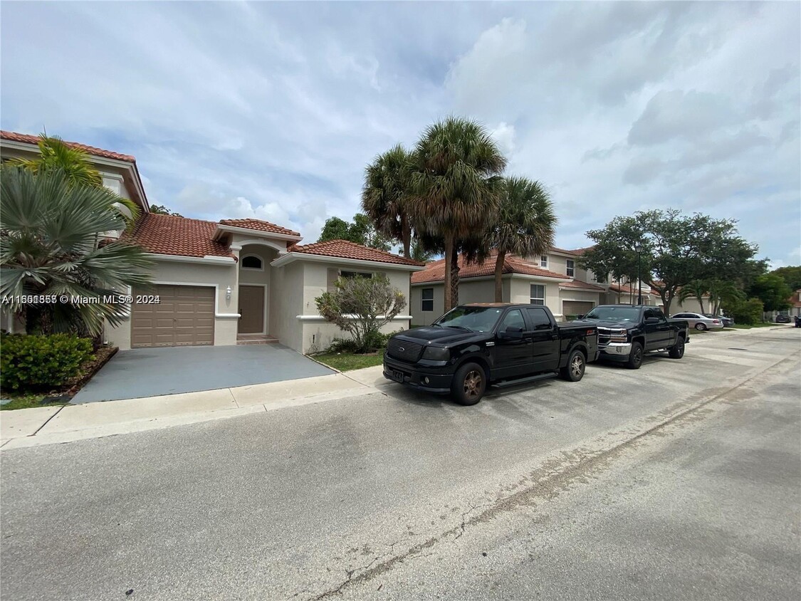 Foto principal - 856 NW 132nd Ave