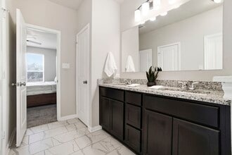Building Photo - 1318 Kingsgate Dr