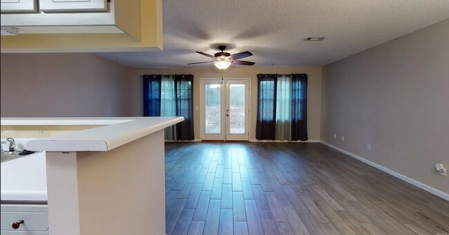 Foto del edificio - 166 Commons Dr