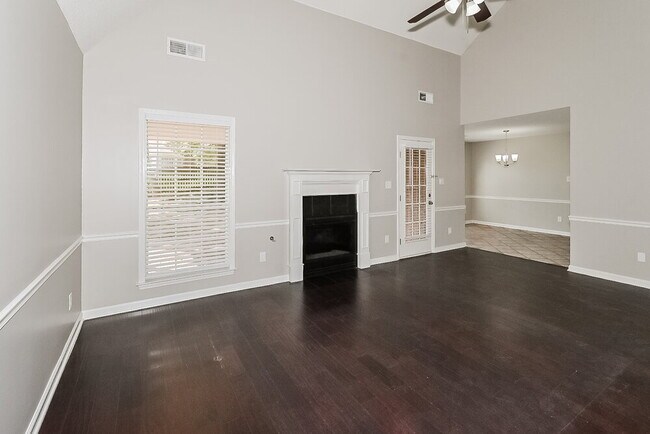 Foto del edificio - 5759 Michaelson Dr