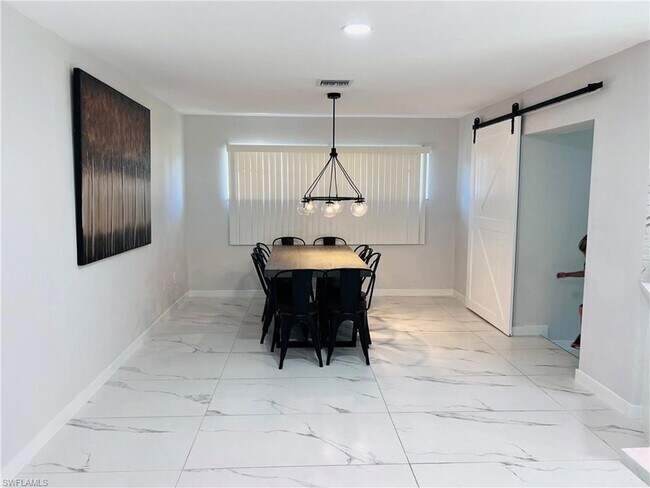 Foto del edificio - 4439 Parrot Ave