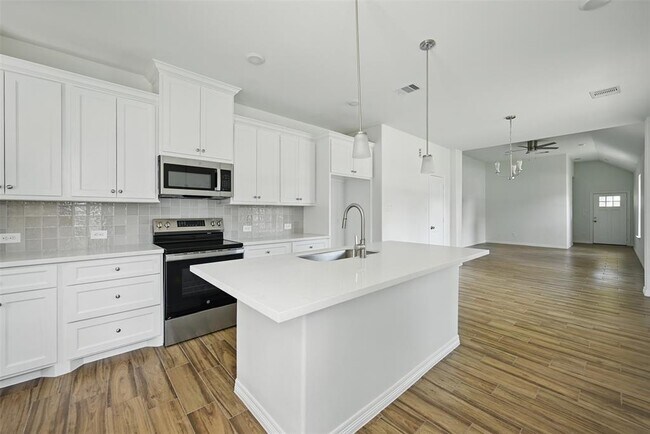 Foto del edificio - 24644 Cavan St