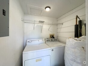 Building Photo - 10 Latta St