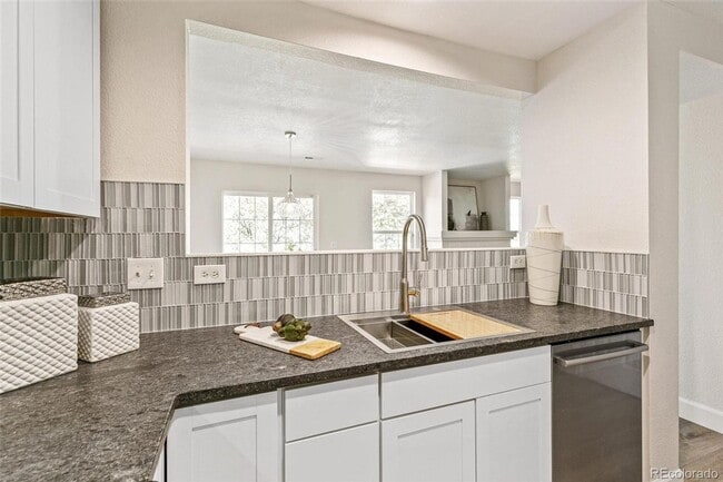 Building Photo - Charming 3BR Townhome in Englewood