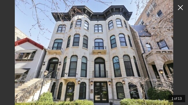 Front of the building - 1526 W Monroe St