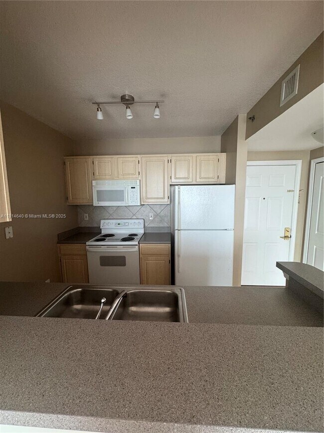 Foto del edificio - 2665 SW 37th Ave