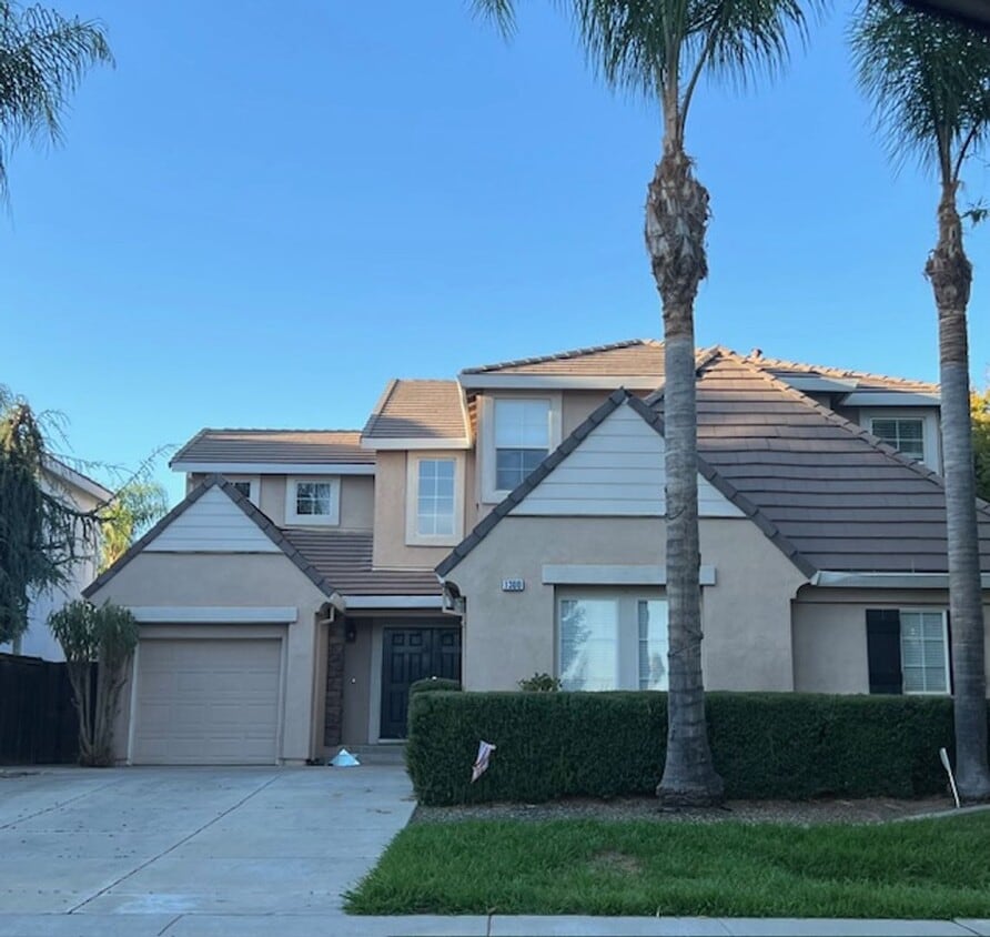 Primary Photo - BEAUTIFUL TRACY HOME