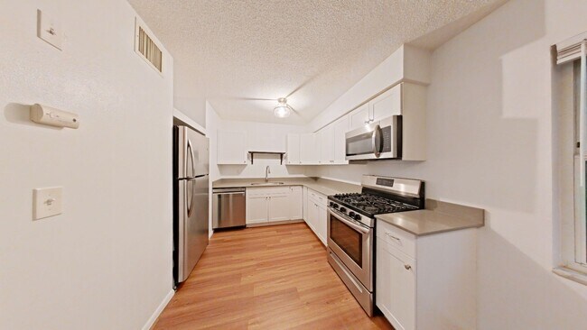 Foto del edificio - Charming 3-Bedroom Home for Rent in Winter...