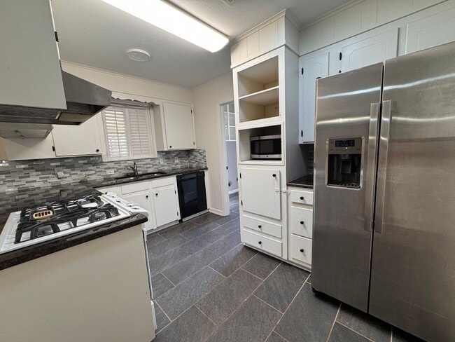 Foto del edificio - REMODELED SPACIOUS SOUTH BOSSIER HOME.