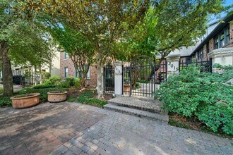 Building Photo - 3015 Chenevert St