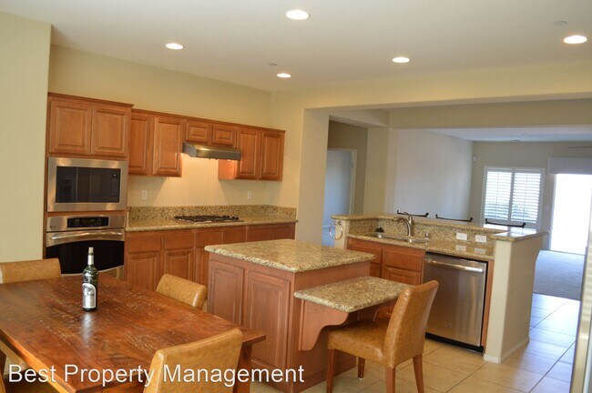 Building Photo - 4 br, 3 bath House - 1272 Vista Sol