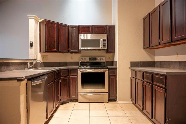 Building Photo - 3006 Hilltop Dr