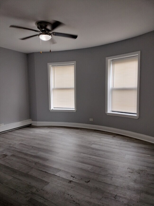 Building Photo - 4611 S Drexel Blvd