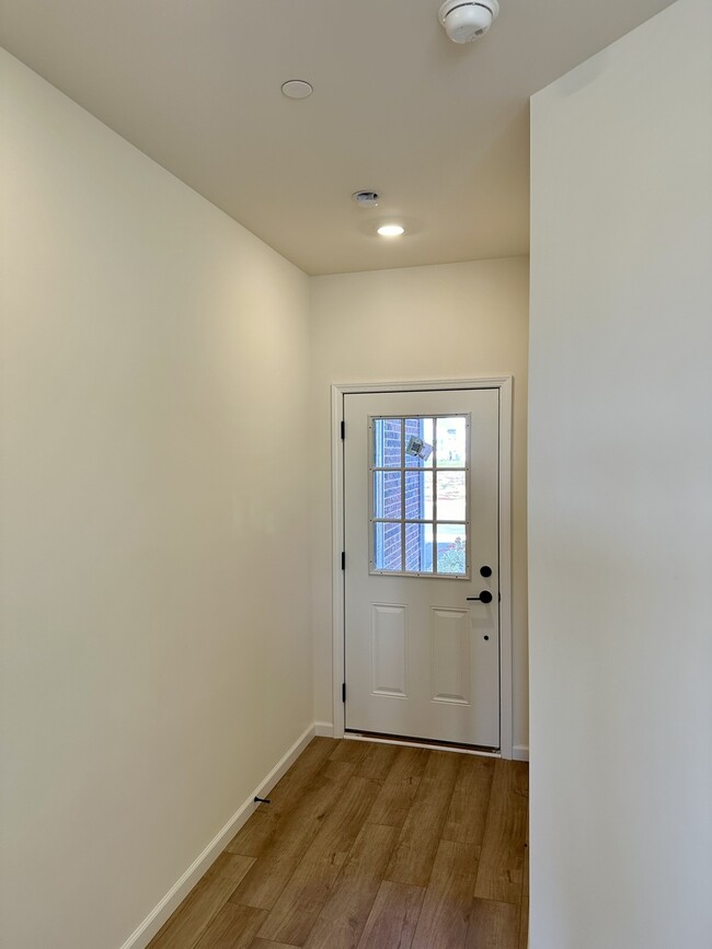 Building Photo - 5951 Hawkweed Dr
