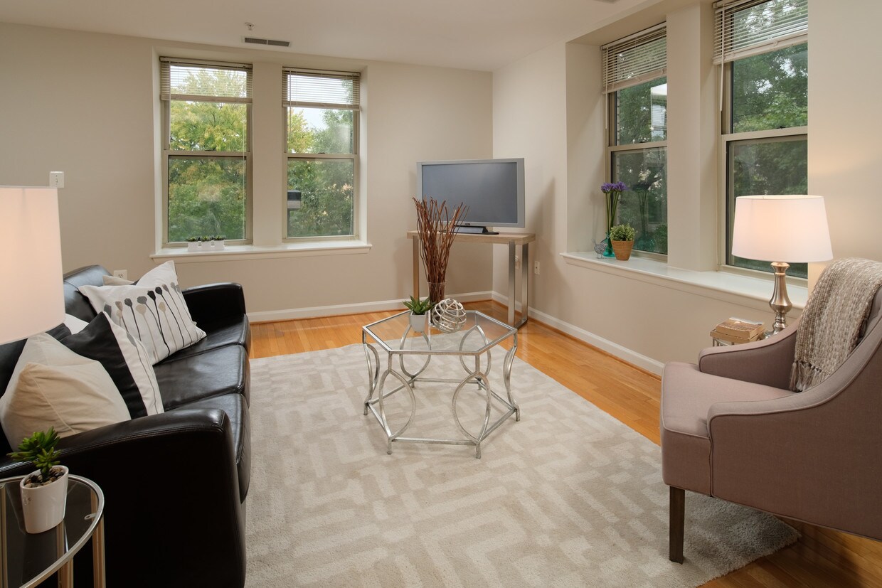 Primary Photo - 1308 Clifton St NW