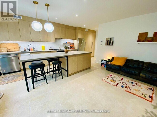 Photo du bâtiment - 1540 King St W