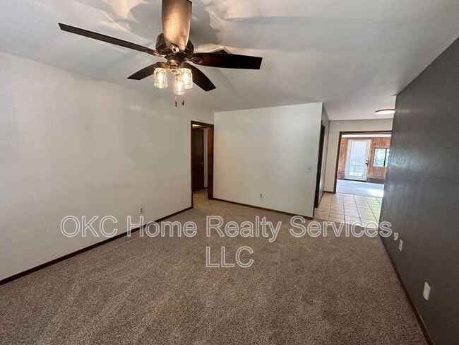 Building Photo - 3112 Beechwood Dr