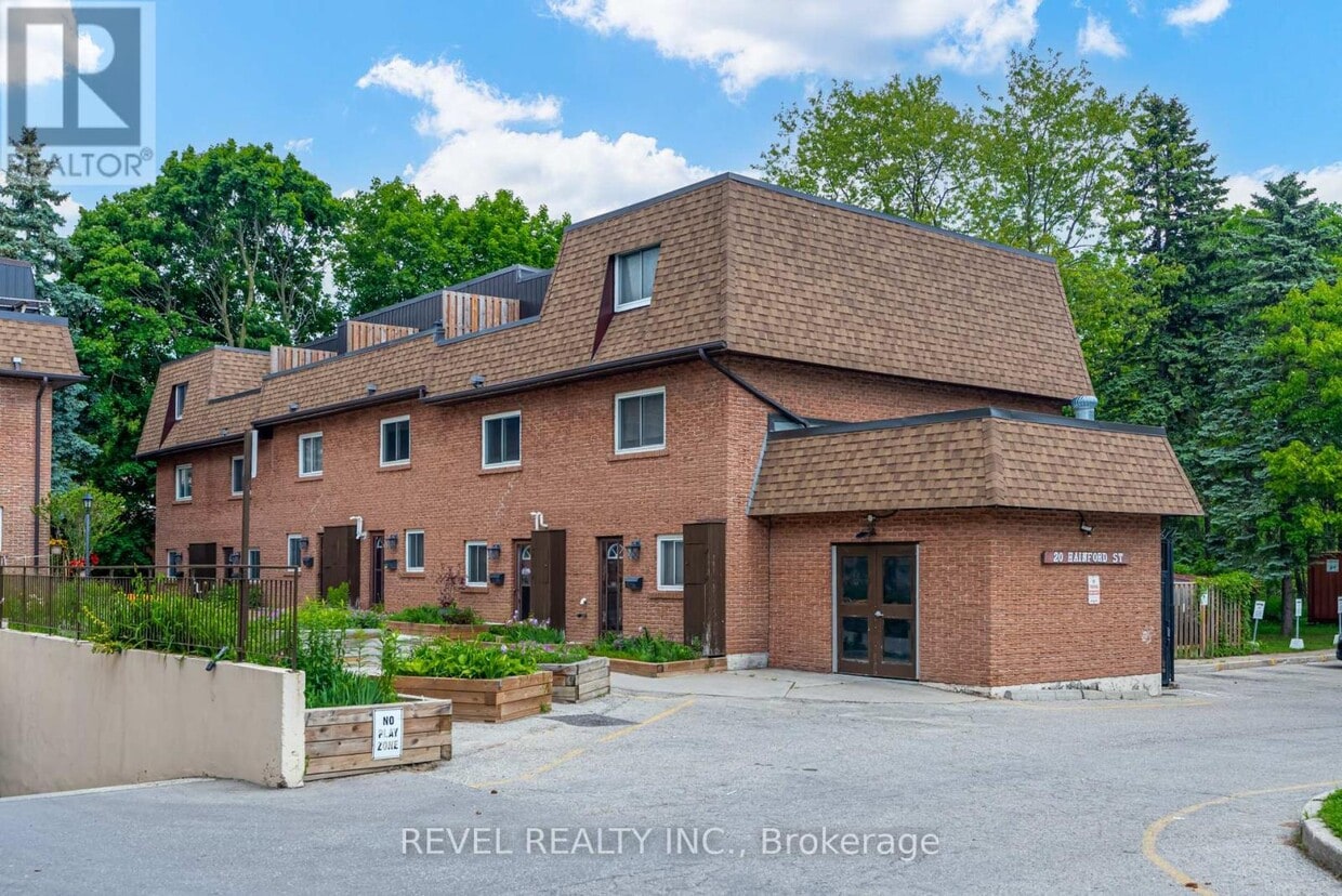 Primary Photo - 20 Hainford St