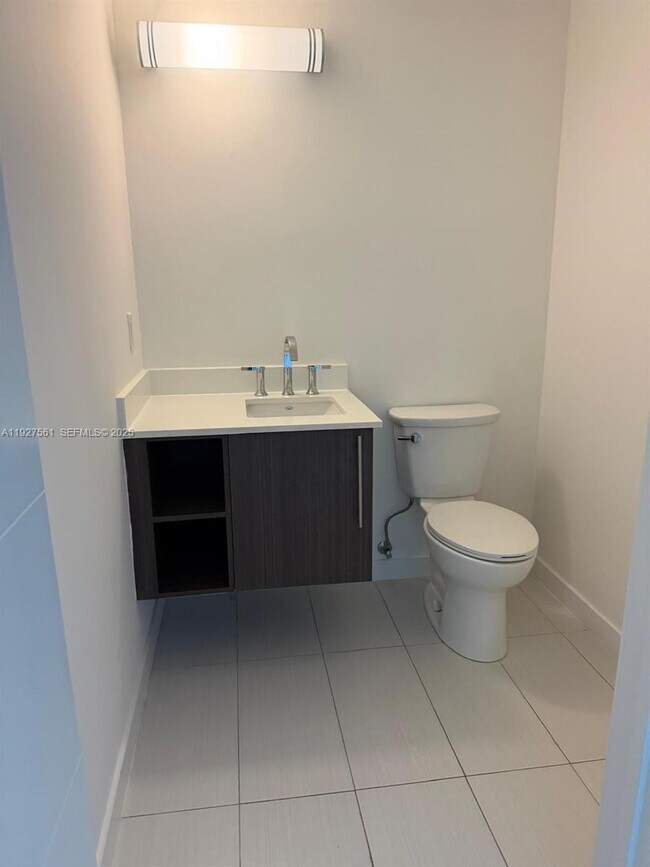 Foto del edificio - 7661 NW 107th Ave