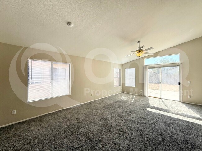 Foto del edificio - 10527 W Windsor Blvd