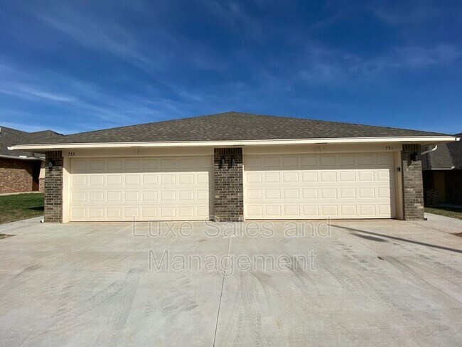 Foto del edificio - 733 SW 13th St