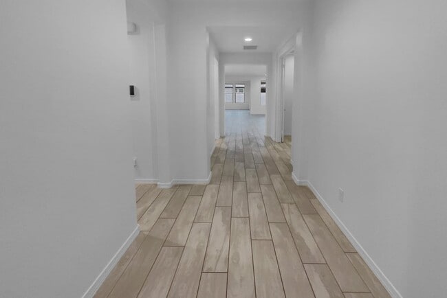 Building Photo - 8520 W Rancho Dr