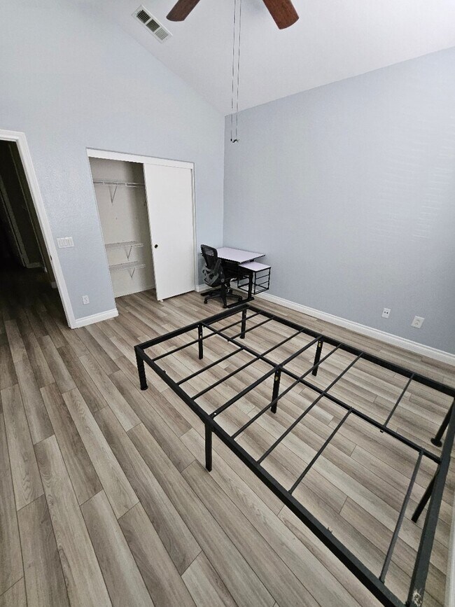 Foto del edificio - 14024 Tiger Lily Ct
