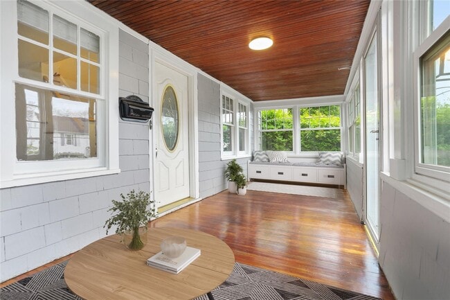Building Photo - 19 Deane Pl