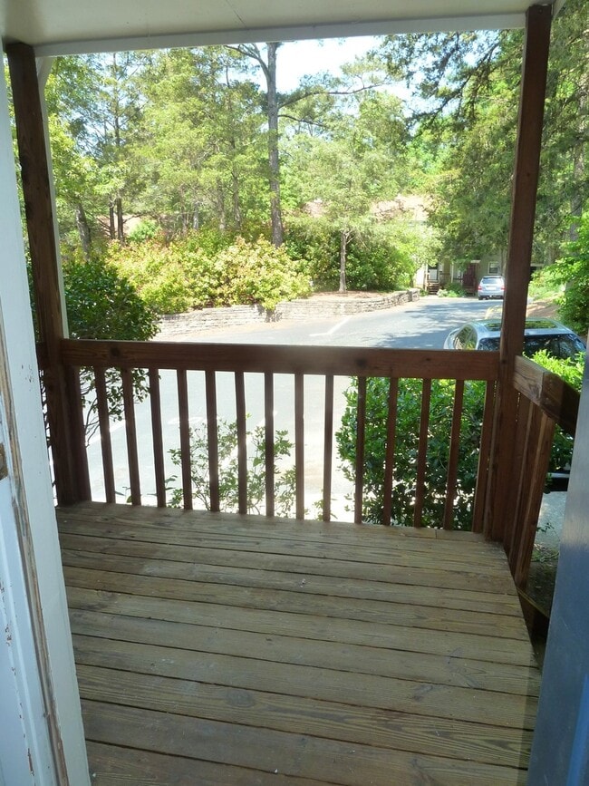 Building Photo - Nice 2br townhome in quiet neighborhood, r...