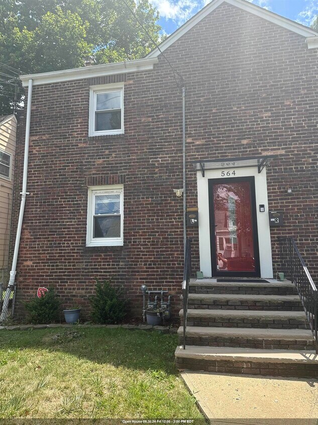 Primary Photo - 564 Purce St