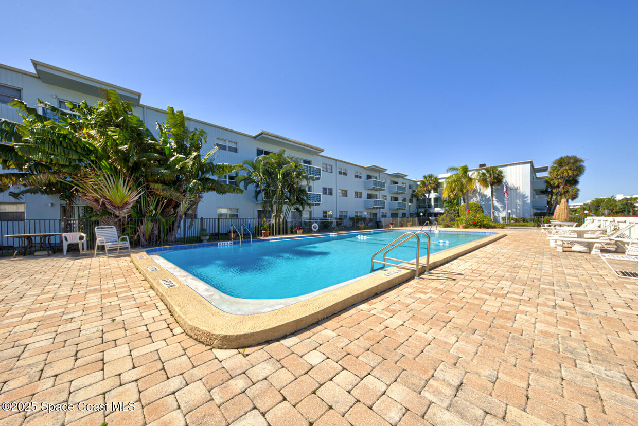 Foto principal - 223 Columbia Dr