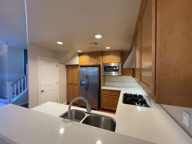 Foto del edificio - Executive Fremont House is like brand new,...