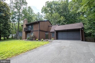 Building Photo - 6277 Occoquan Forest Dr
